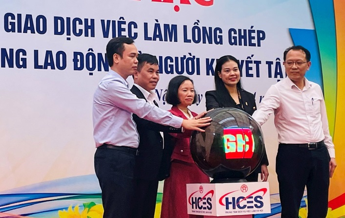 Hà Nội khai mạc Phiên giao dịch việc làm lồng ghép tuyển dụng lao động là người khuyết tật - ảnh 1