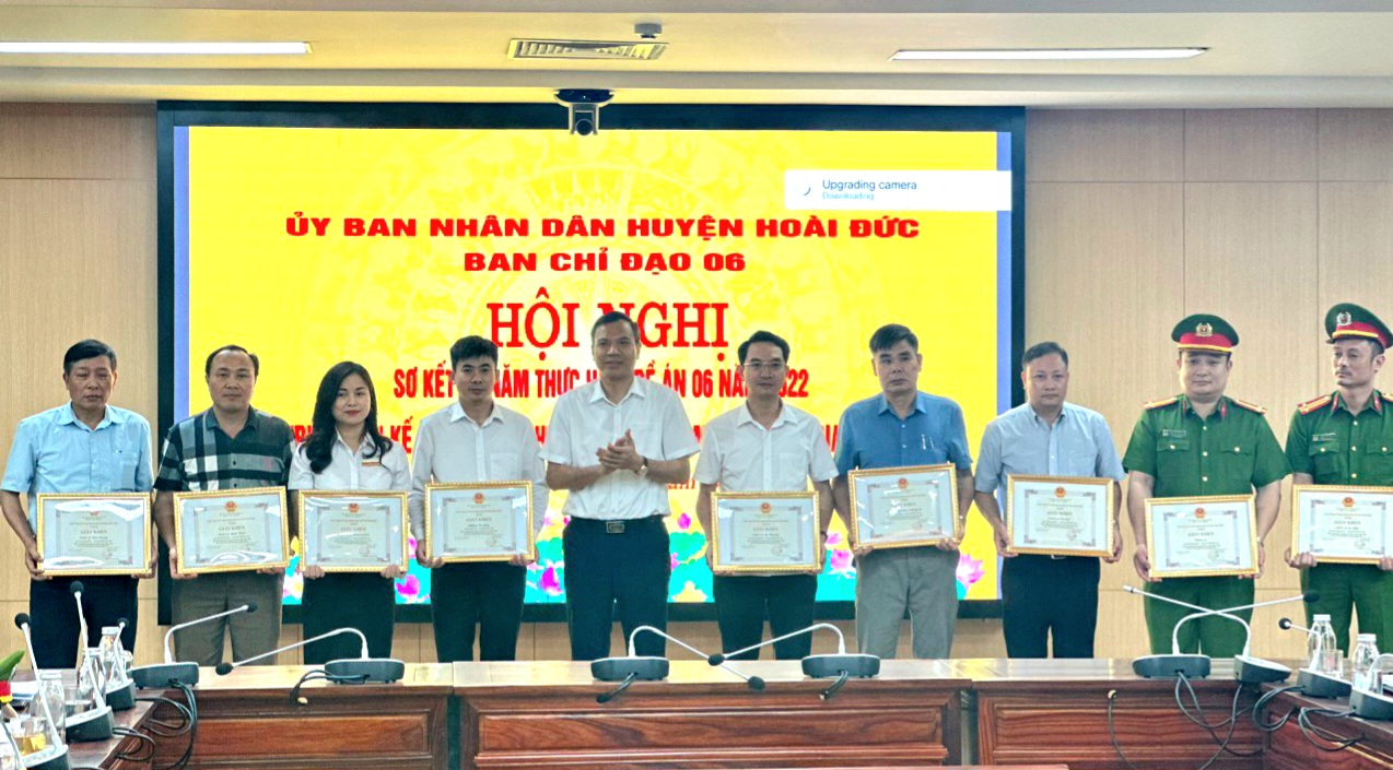Khen thưởng 9 tập thể, 26 cá nhân có thành tích xuất sắc thực hiện đề án 06 của Chính phủ - ảnh 1