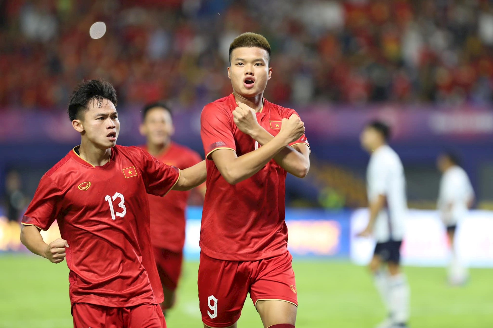 Thắng 2-0 trước U22 Lào, đội tuyển U22 Việt Nam ra quân thắng lợi ở SEA Games 32 - ảnh 1