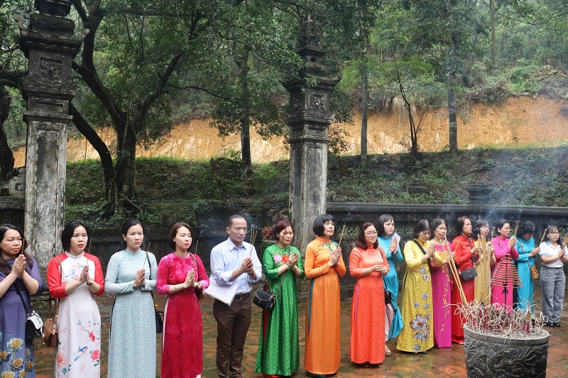 Hội LHPN quận Hoàn Kiếm: Dâng hương tại Khu di tích lịch sử đền Sóc, huyện Sóc Sơn, TP Hà Nội - ảnh 2