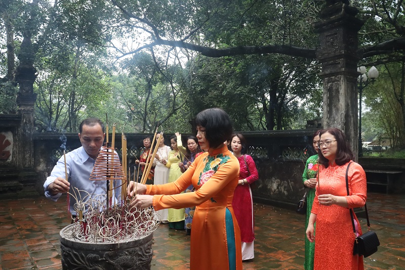 Hội LHPN quận Hoàn Kiếm: Dâng hương tại Khu di tích lịch sử đền Sóc, huyện Sóc Sơn, TP Hà Nội - ảnh 3