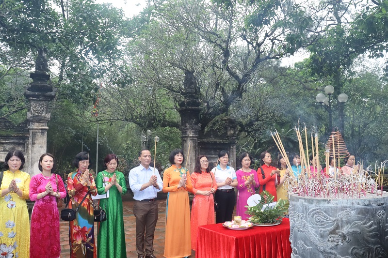 Hội LHPN quận Hoàn Kiếm: Dâng hương tại Khu di tích lịch sử đền Sóc, huyện Sóc Sơn, TP Hà Nội - ảnh 1