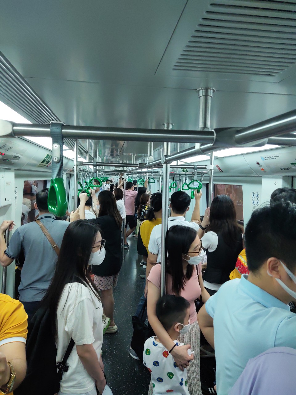 Hà Nội: Tàu điện trên cao Cát Linh - Hà Đông thu hút nhiều du khách dịp nghỉ lễ 30/4-1/5 - ảnh 8