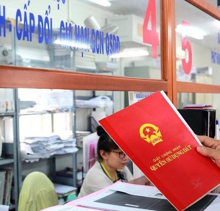 Từ ngày 20/5, người dân có thể thực hiện thủ tục xin cấp sổ đỏ bằng hình thức online - ảnh 1