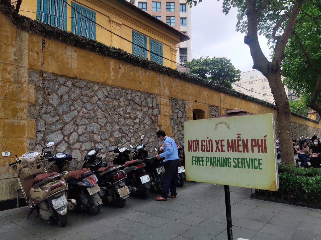 Hà Nội: Di tích Nhà tù Hỏa Lò thu hút khách tham quan, trải nghiệm đầy cảm xúc - ảnh 18