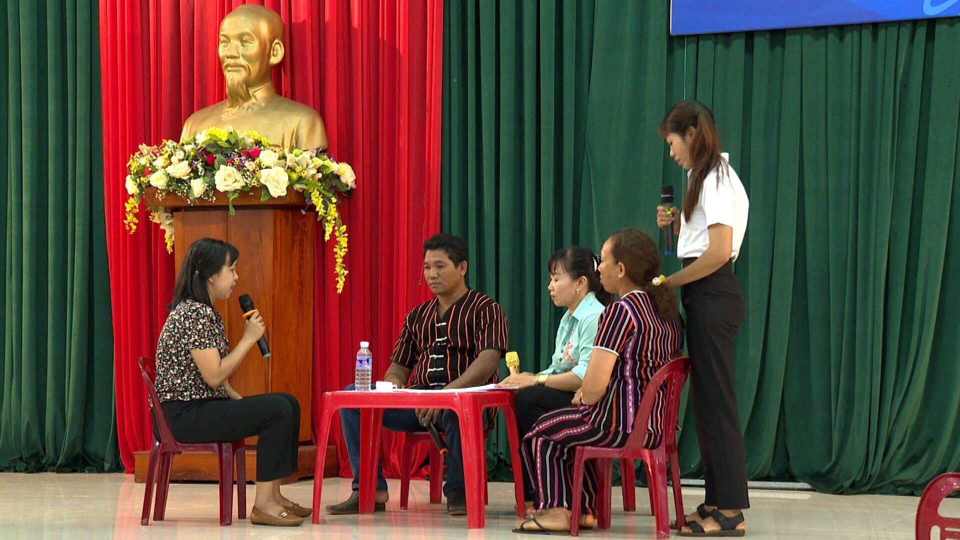 Sôi nổi hội thi tuyên truyền “Bình đẳng giới và xóa bỏ hủ tục xây dựng nếp sống văn minh trong vùng đồng bào dân tộc thiểu số” - ảnh 2