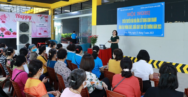 Hội LHPN quận Long Biên tuyên truyền văn hóa ứng xử  và công tác phòng cháy chữa cháy cho tiểu thương  - ảnh 1