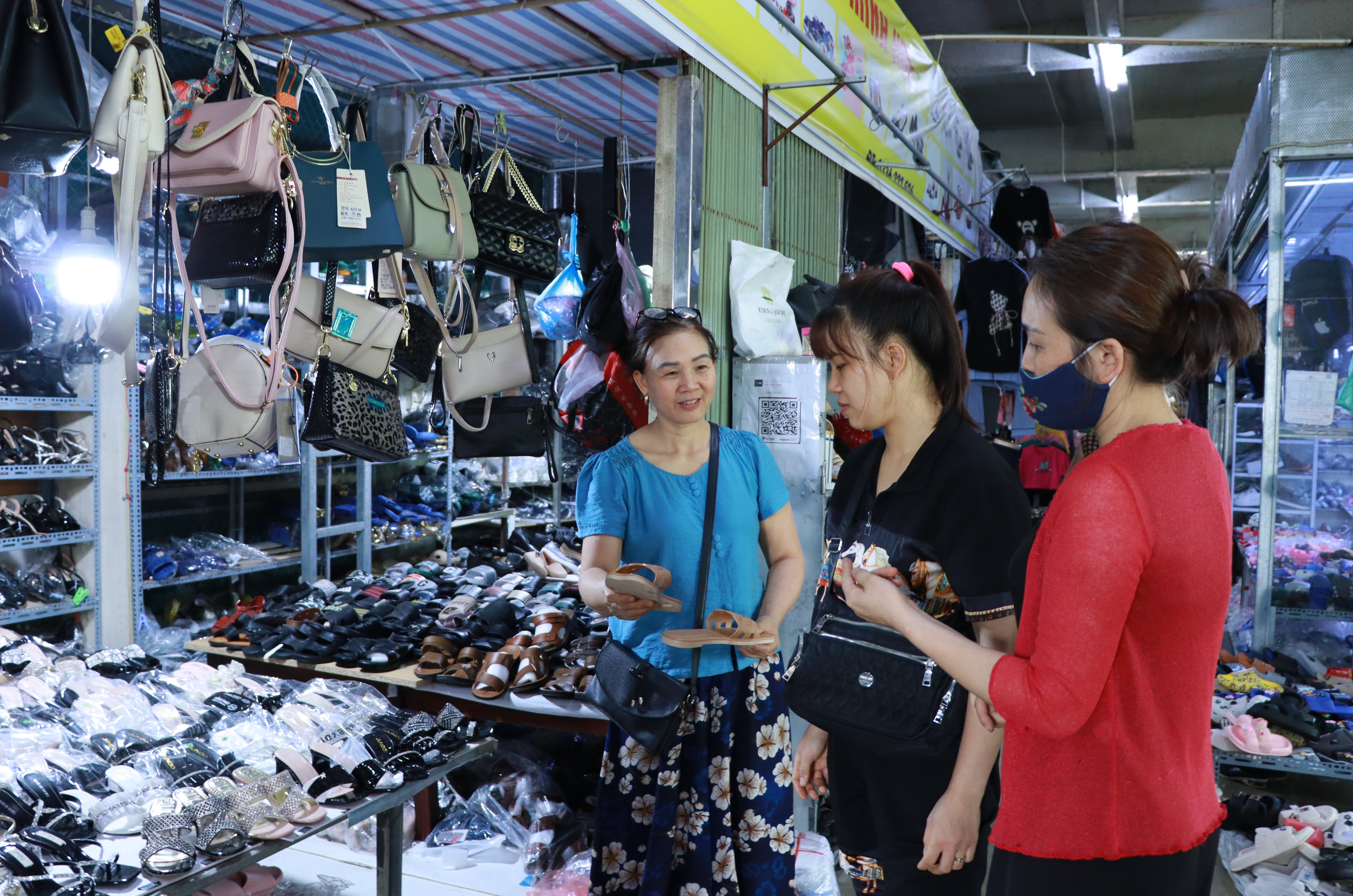 Hội LHPN quận Long Biên tuyên truyền văn hóa ứng xử  và công tác phòng cháy chữa cháy cho tiểu thương  - ảnh 3