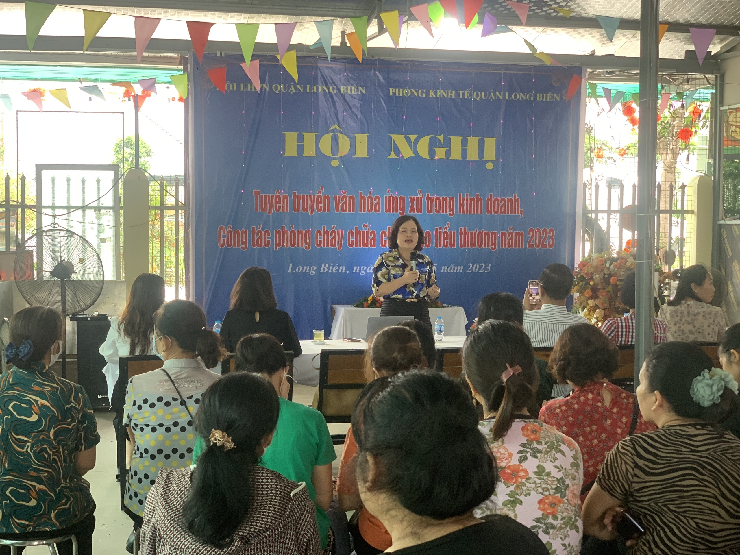 Hội LHPN quận Long Biên tuyên truyền văn hóa ứng xử  và công tác phòng cháy chữa cháy cho tiểu thương  - ảnh 5