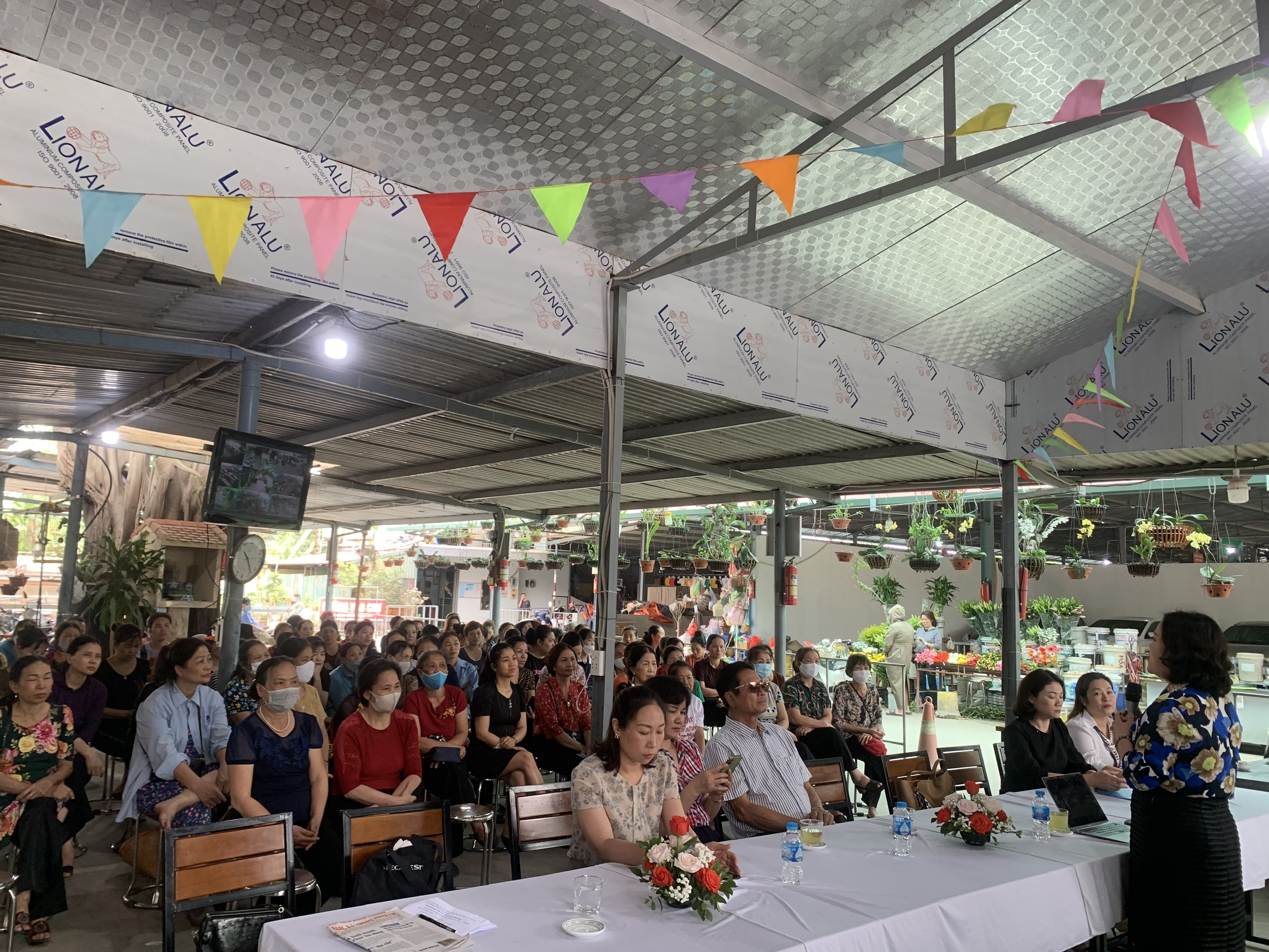 Hội LHPN quận Long Biên tuyên truyền văn hóa ứng xử  và công tác phòng cháy chữa cháy cho tiểu thương  - ảnh 6