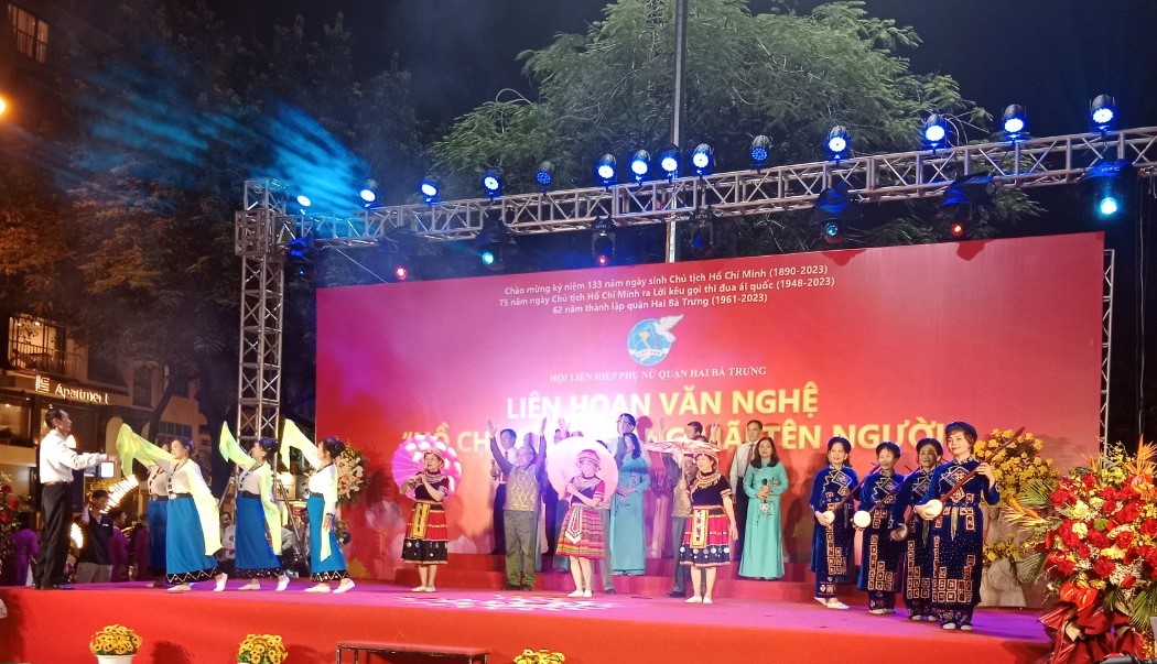 Liên hoan văn nghệ “Hồ Chí Minh- sáng mãi tên Người“ - ảnh 1