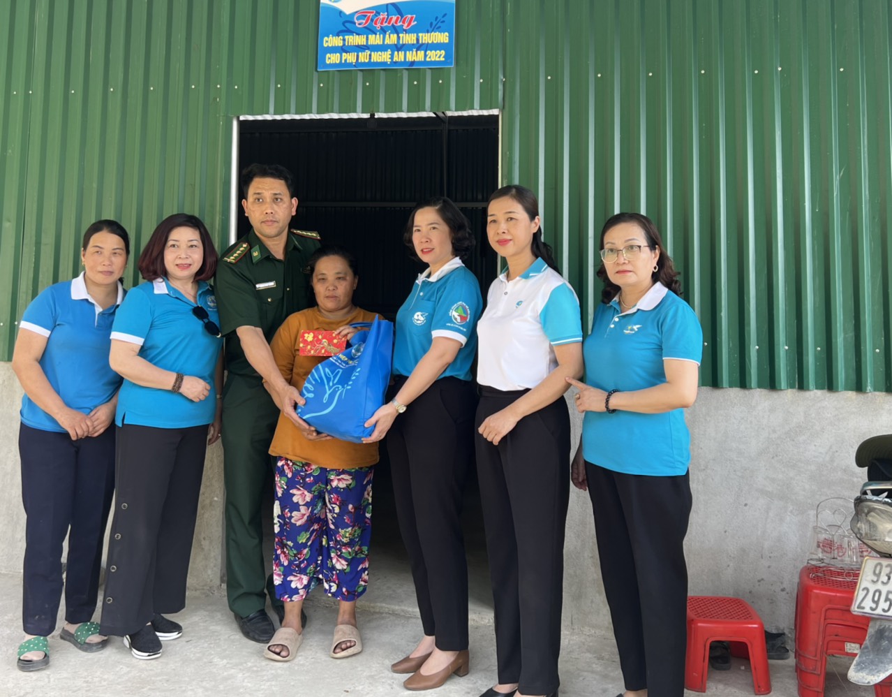 Hội LHPN Hà Nội: Hoàn thành tốt đẹp chương trình “Đồng hành cùng phụ nữ biên cương” tại Nghệ An - ảnh 22