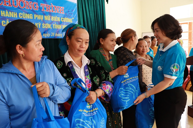 Hội LHPN Hà Nội: Hoàn thành tốt đẹp chương trình “Đồng hành cùng phụ nữ biên cương” tại Nghệ An - ảnh 14