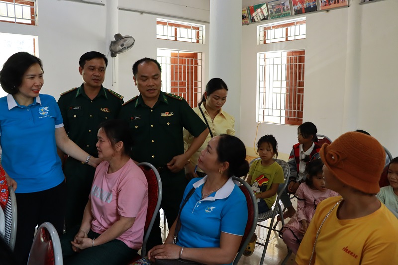 Vượt hàng trăm cây số đến với phụ nữ biên cương tỉnh Nghệ An - ảnh 10
