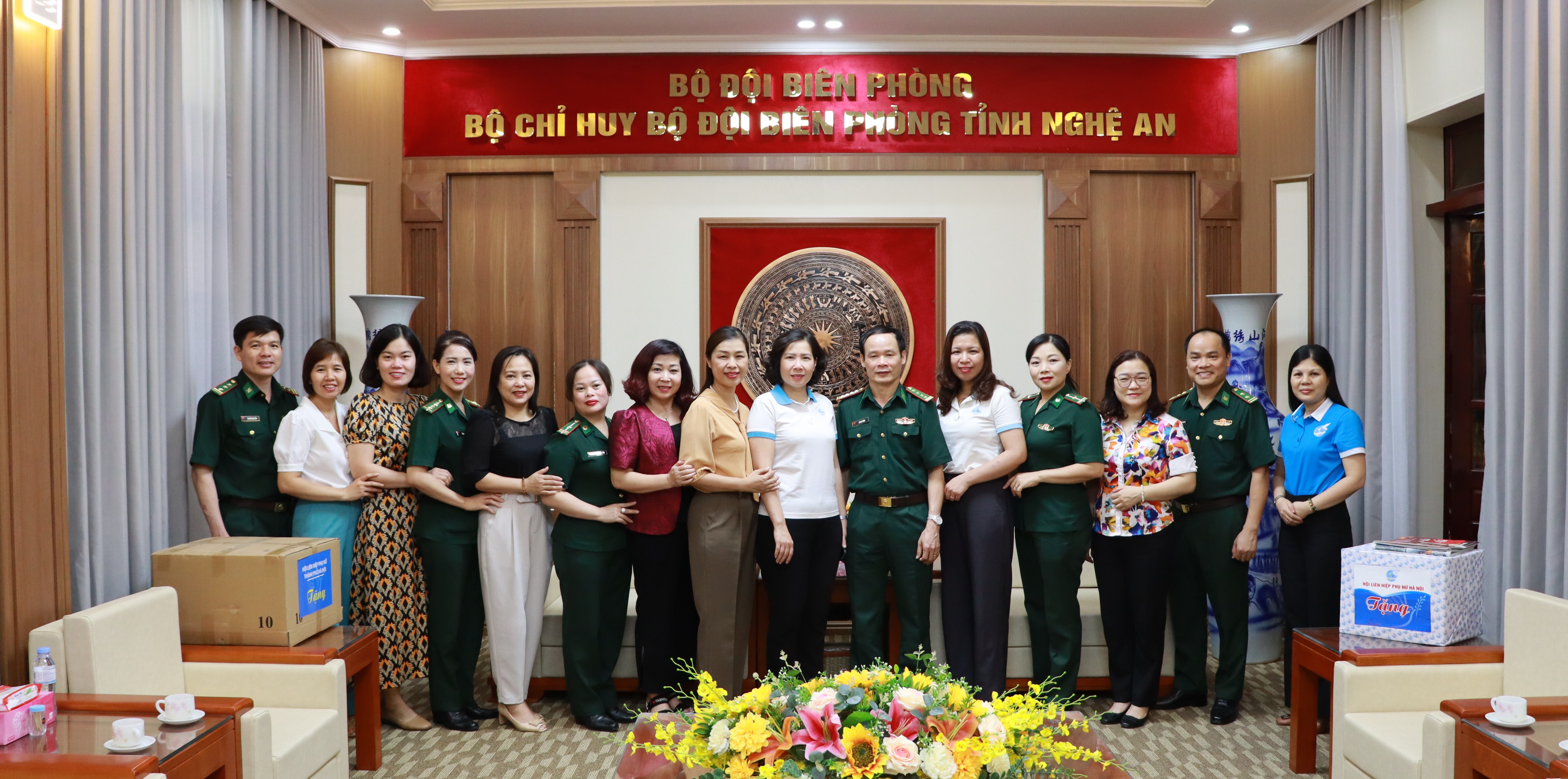 Vượt hàng trăm cây số đến với phụ nữ biên cương tỉnh Nghệ An - ảnh 11