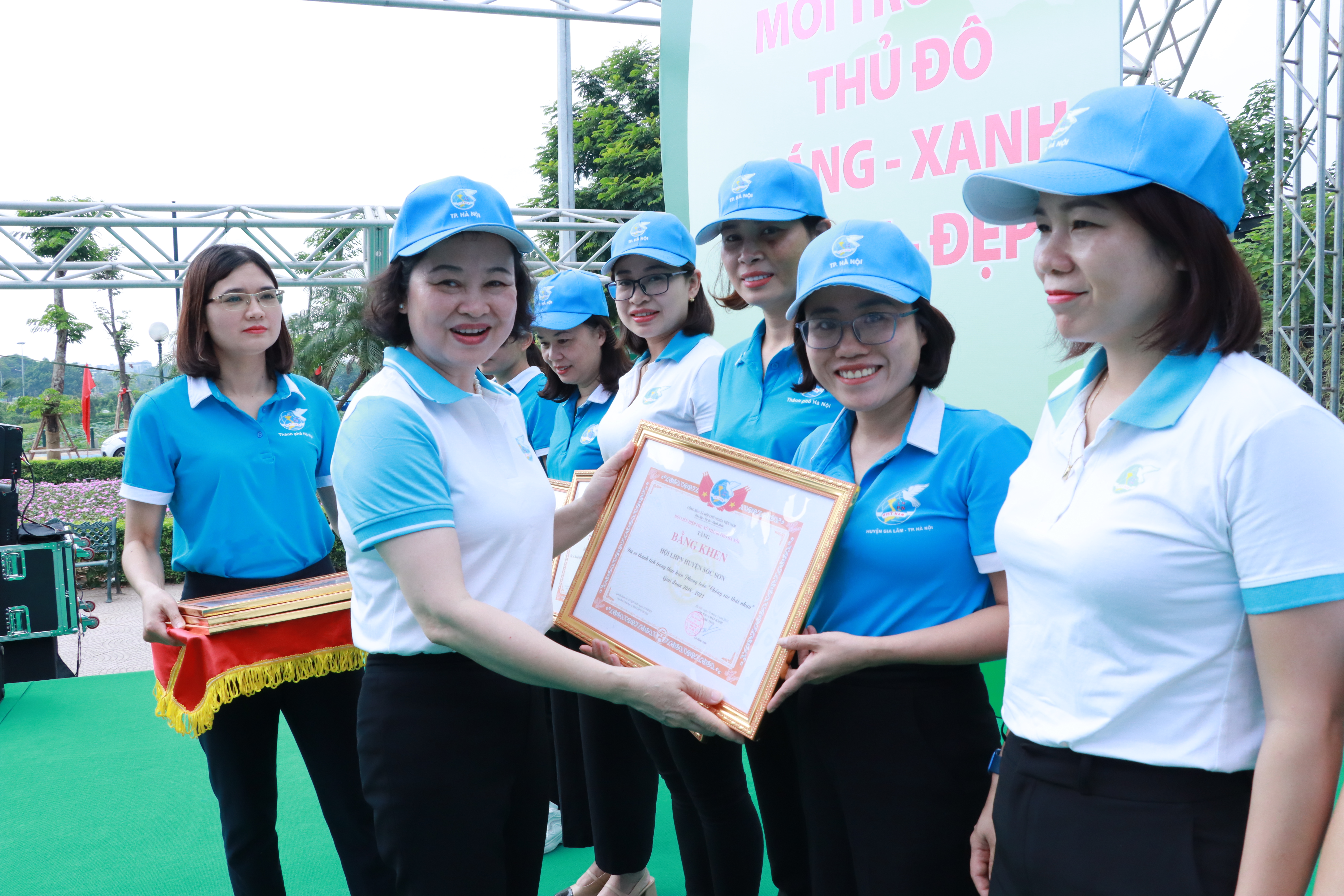 Mỗi cán bộ, hội viên, phụ nữ hãy là một đại sứ tuyên truyền về chống rác thải nhựa, bảo vệ môi trường - ảnh 8