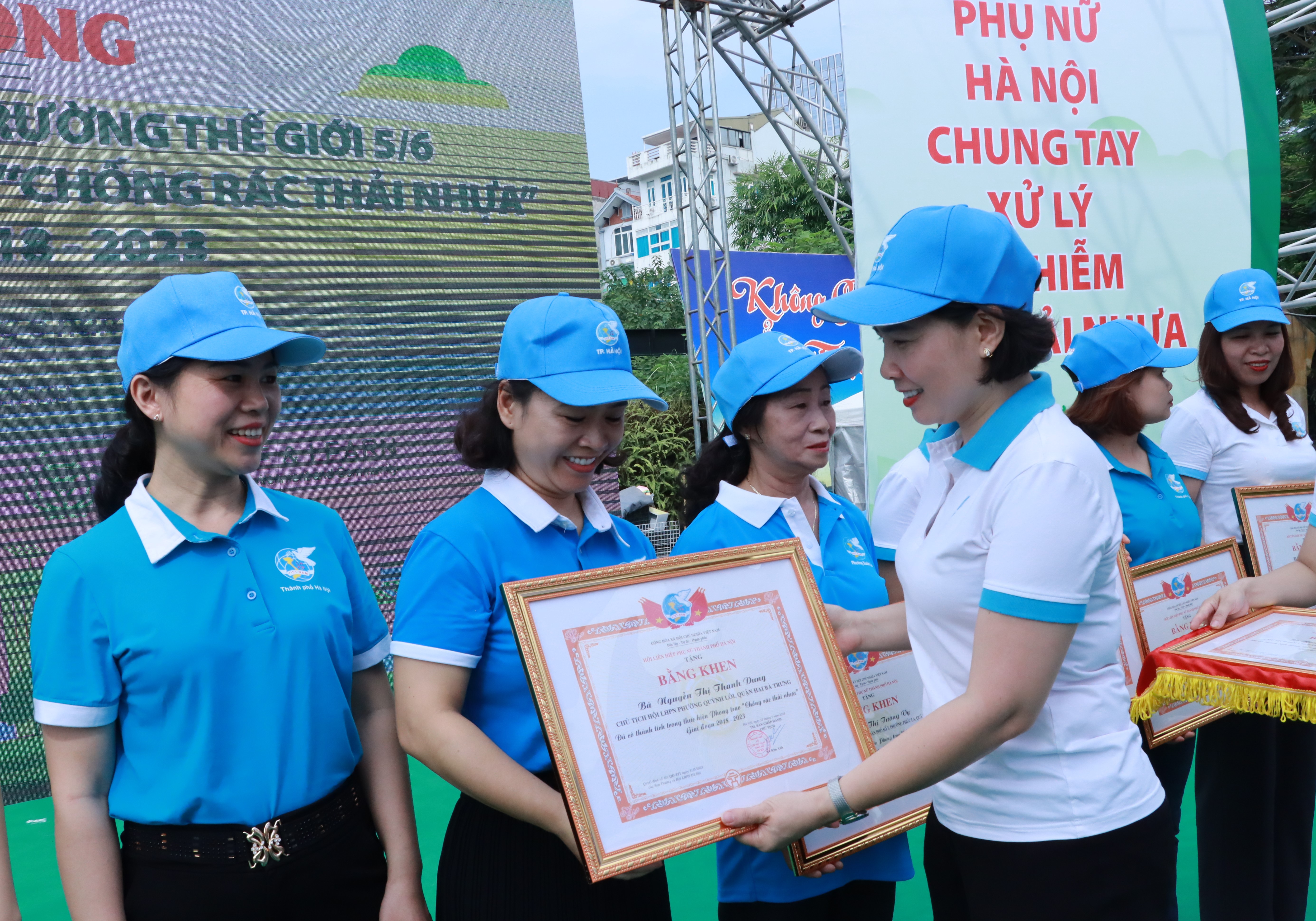 Mỗi cán bộ, hội viên, phụ nữ hãy là một đại sứ tuyên truyền về chống rác thải nhựa, bảo vệ môi trường - ảnh 9