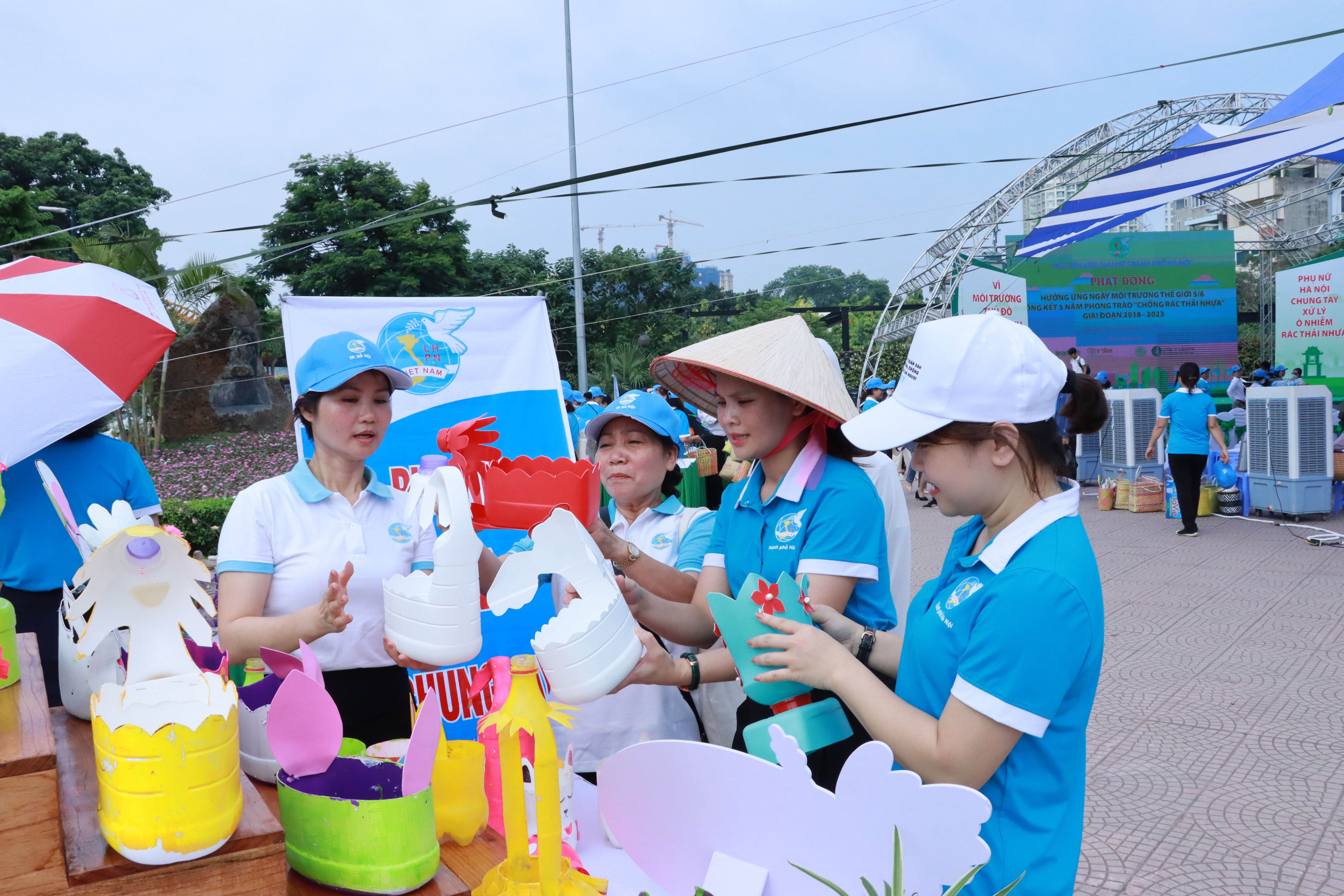 Mỗi cán bộ, hội viên, phụ nữ hãy là một đại sứ tuyên truyền về chống rác thải nhựa, bảo vệ môi trường - ảnh 19