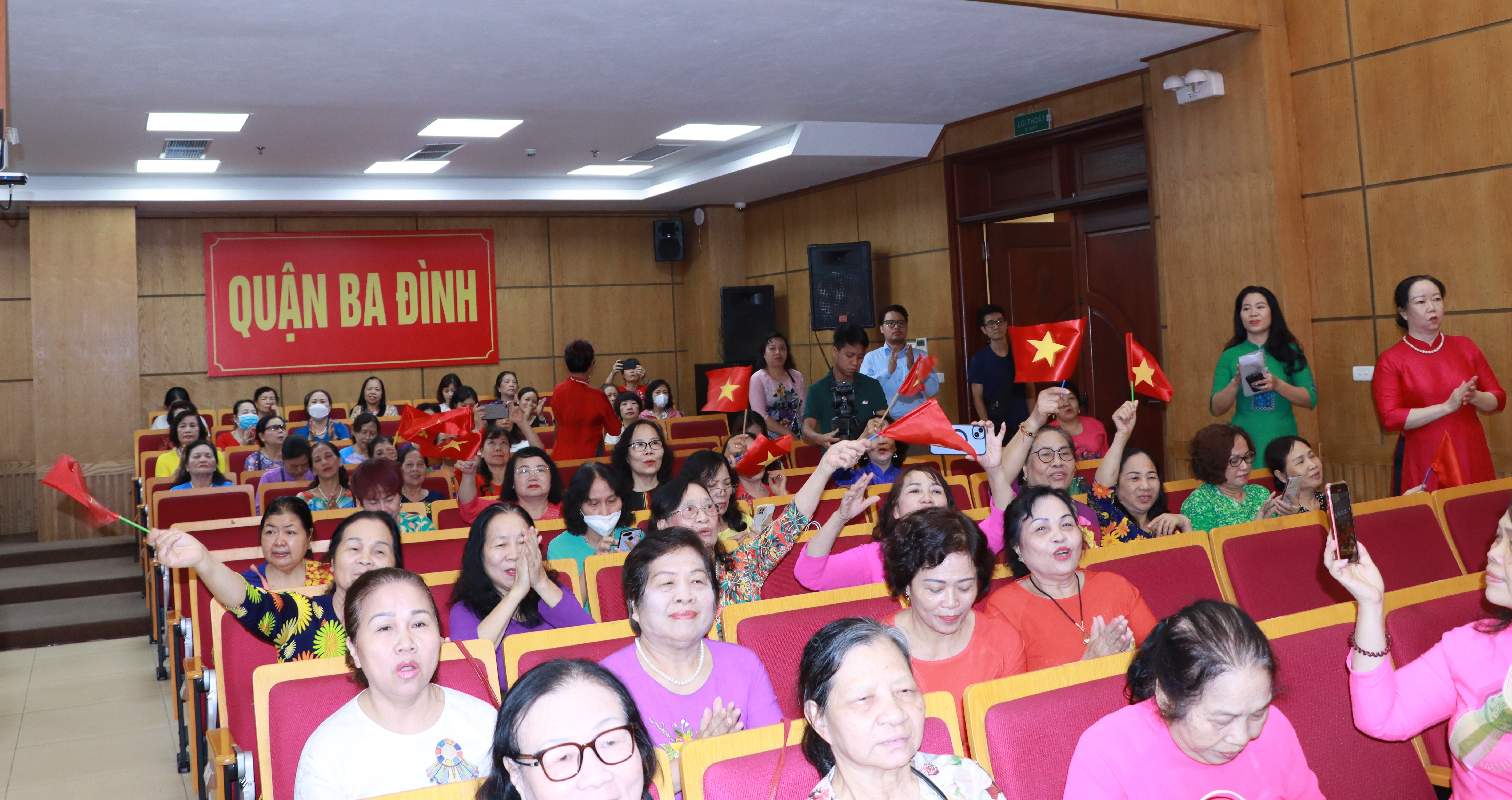 Biểu dương gương điển hình tiên tiến trong phong trào “Phụ nữ Ba Đình làm theo lời Bác” giai đoạn 2018 - 2023 - ảnh 9