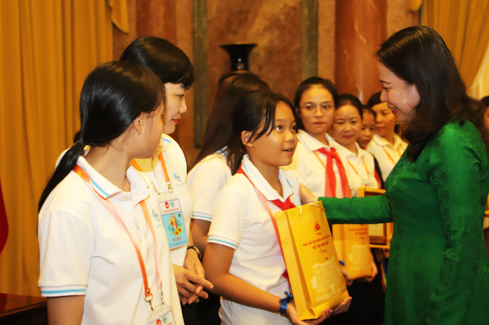 Mô hình “Mẹ đỡ đầu” trở thành điểm tựa để lan tỏa yêu thương cho trẻ mồ côi trên khắp mọi miền đất nước - ảnh 3