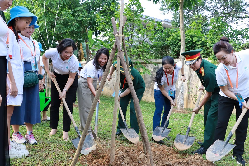 100 cặp mẹ con tham dự trại hè Hoa hướng dương năm 2023 - ảnh 15
