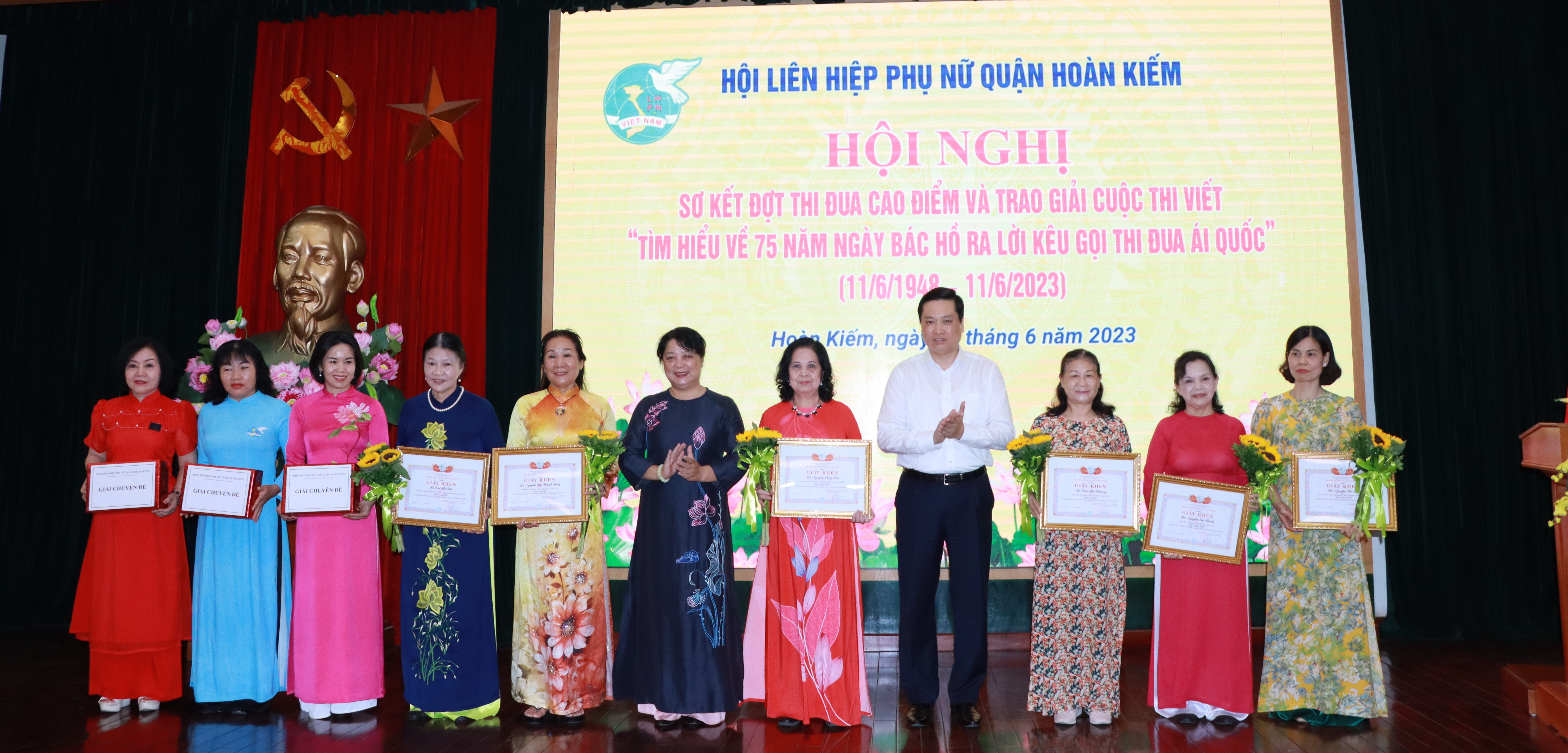 Nhiều phần quà ý nghĩa tại ngày hội Dân vận khéo - Chia sẻ yêu thương - ảnh 1