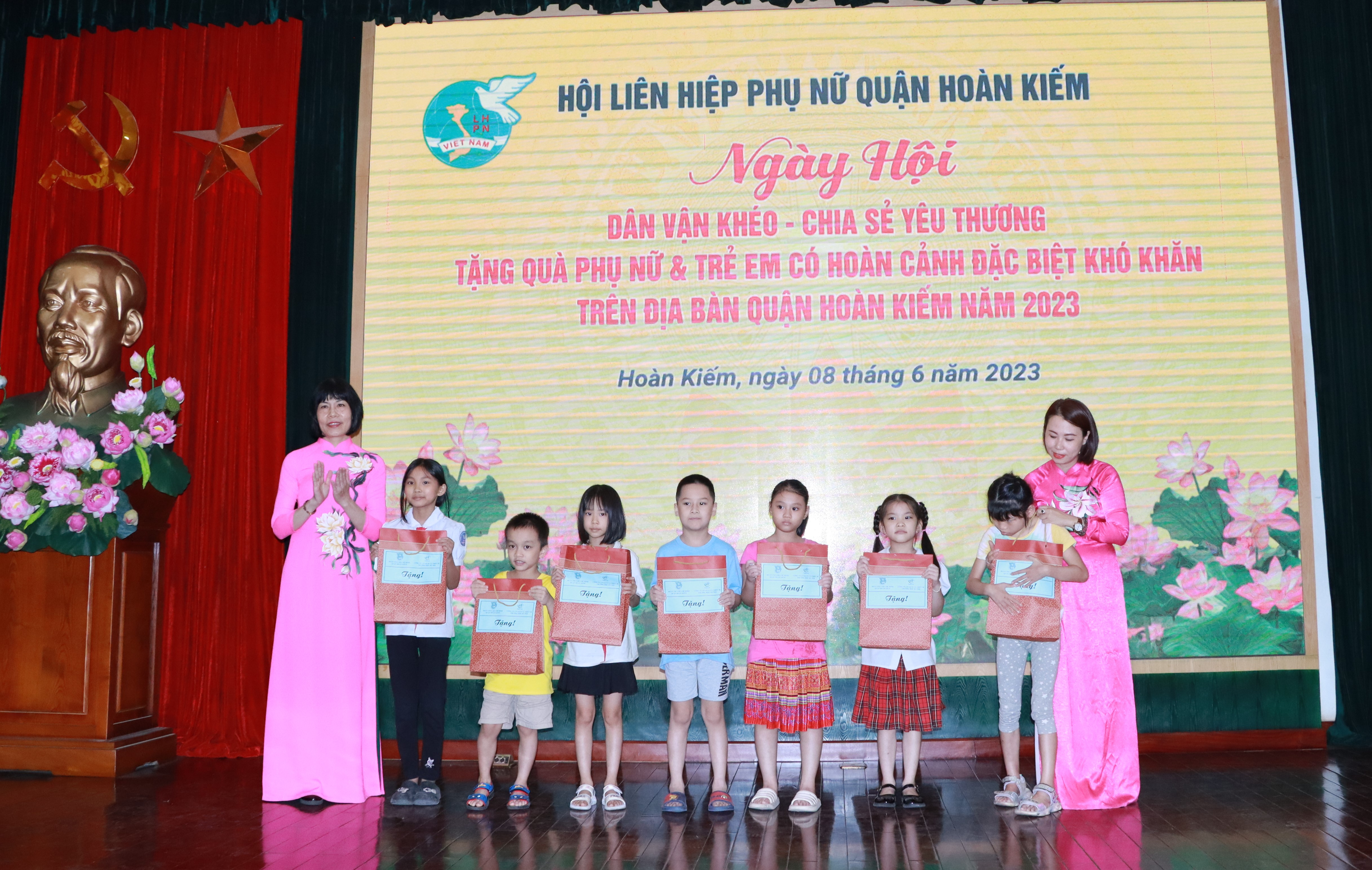 Nhiều phần quà ý nghĩa tại ngày hội Dân vận khéo - Chia sẻ yêu thương - ảnh 7