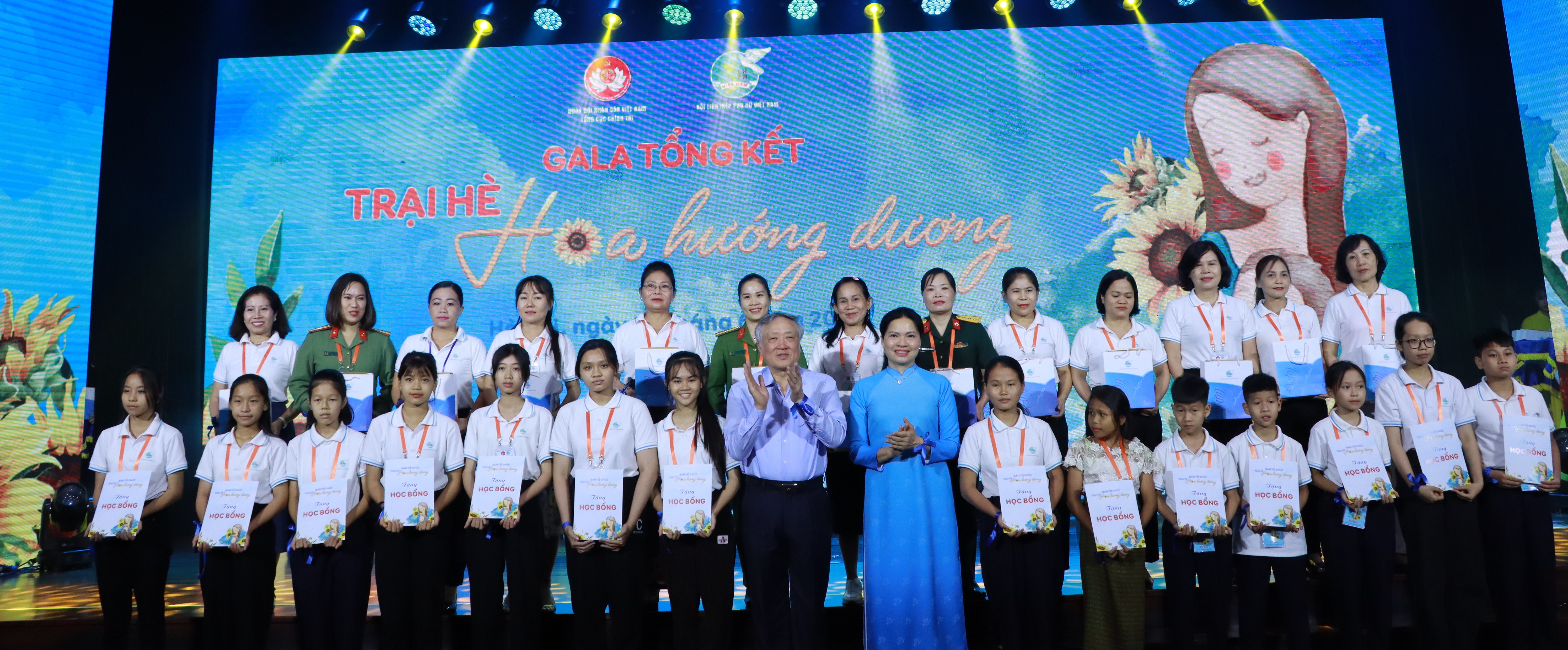 Chương trình “Mẹ đỡ đầu” tiếp tục kết nối những tấm lòng nhân ái đến với trẻ em mồ côi - ảnh 1