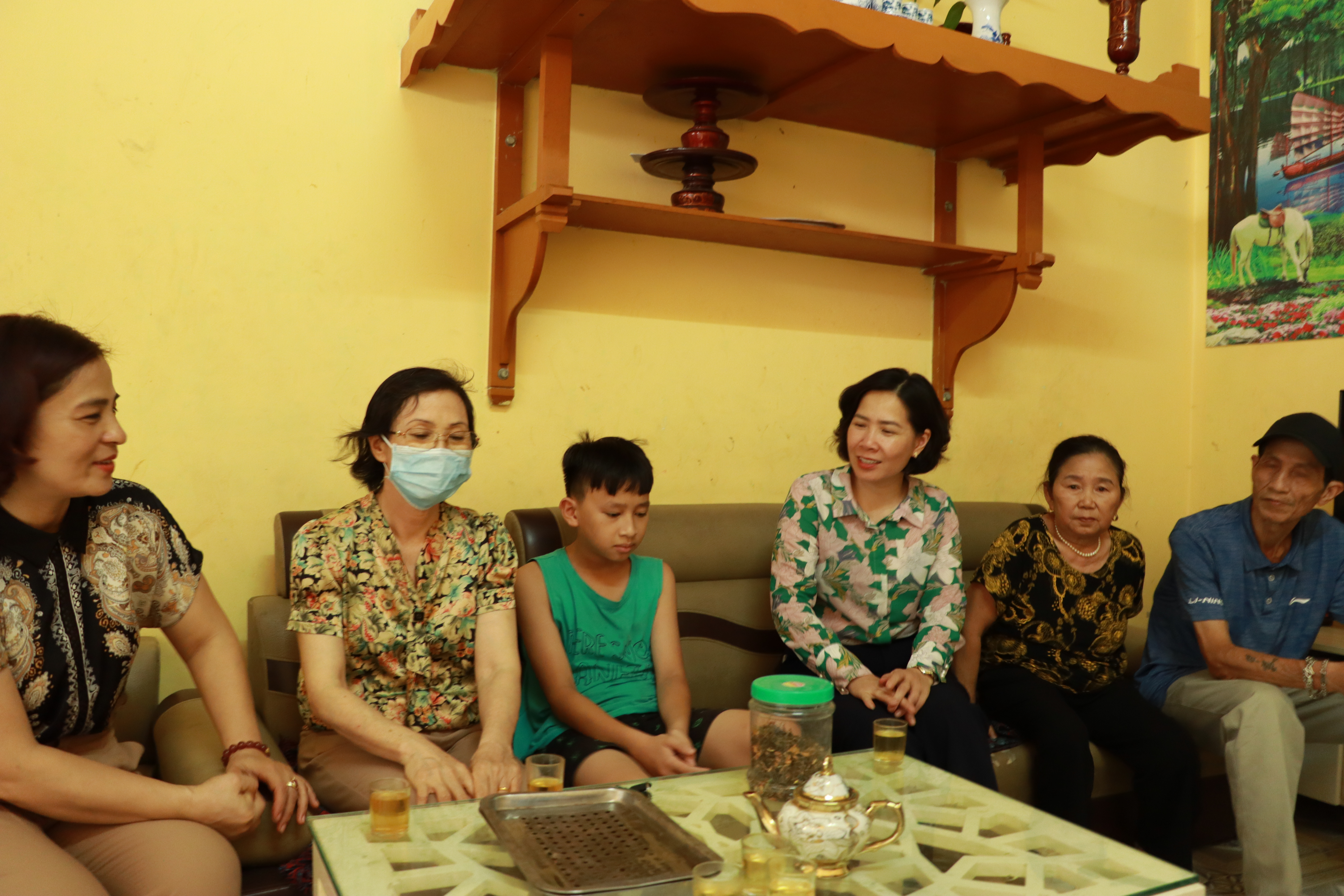 Hội LHPN Hà Nội: Thăm tặng quà trẻ mồ côi tại huyện Thanh Oai và Hà Đông - ảnh 6