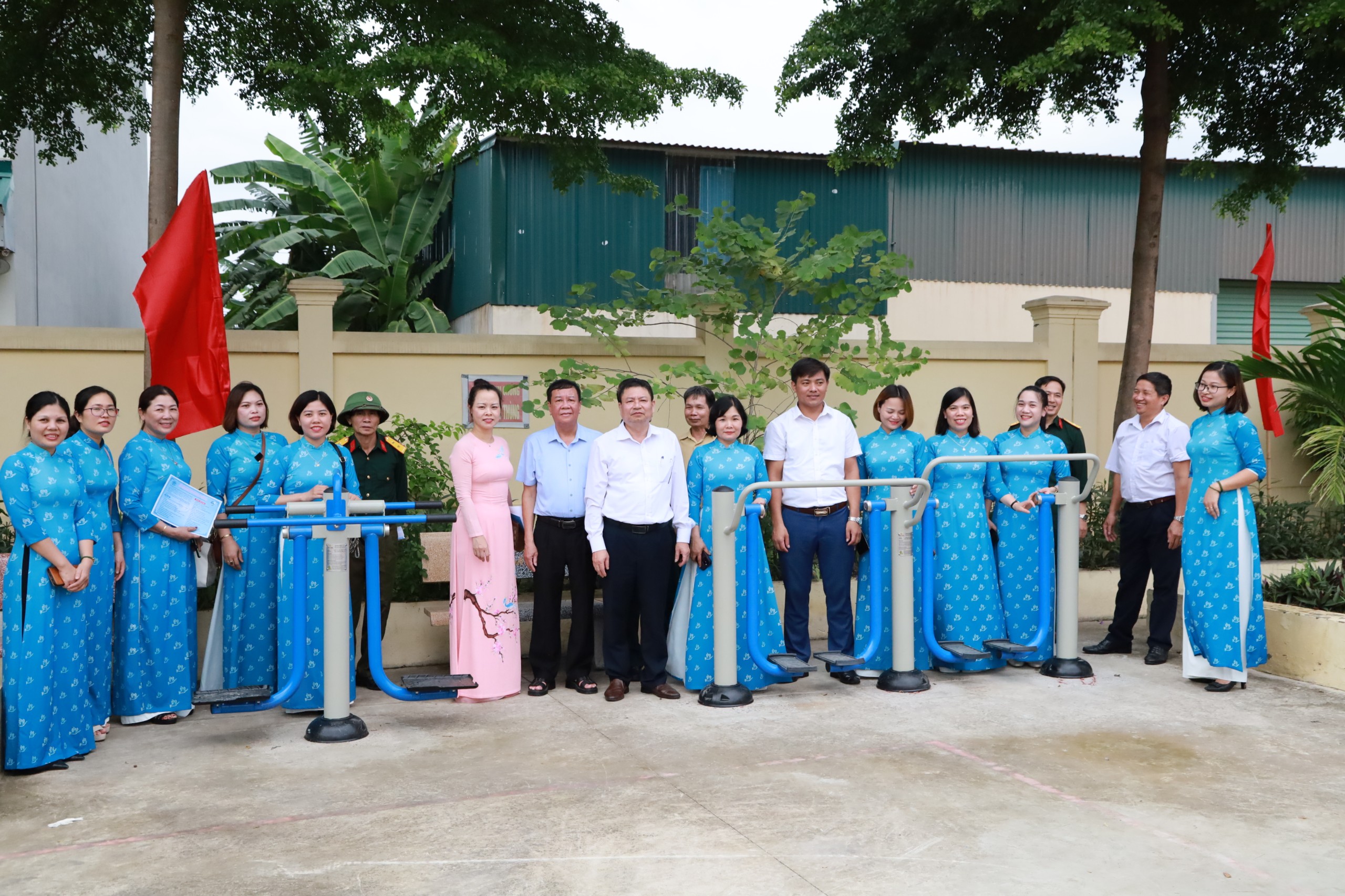Hội LHPN huyện Mê Linh: Ra mắt mô hình điểm “Tổ dân phố văn hóa kiểu mẫu” năm 2023 - ảnh 1