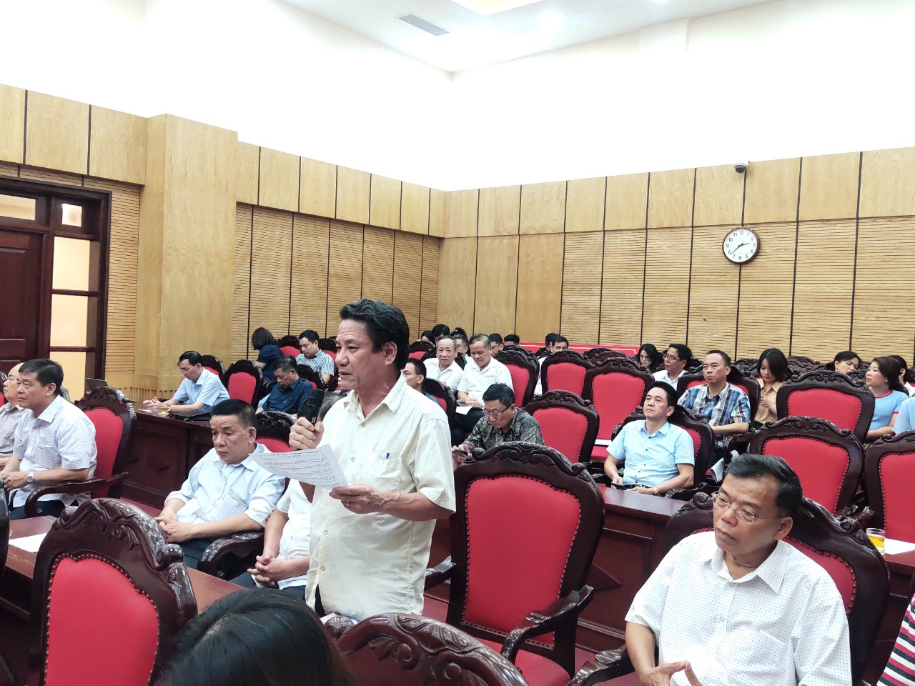 Đại biểu Hội đồng nhân dân thành phố Hà Nội tiếp xúc cử tri sau kỳ họp thứ 12 - ảnh 2