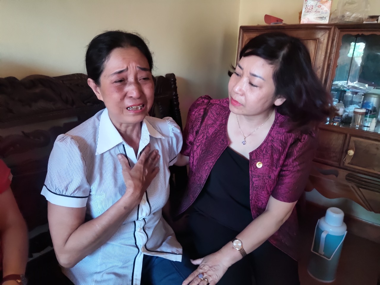 Hội LHPN Hà Nội thăm, tặng quà người có công, gia đình chính sách tại huyện Ứng Hòa, Thạch Thất - ảnh 4