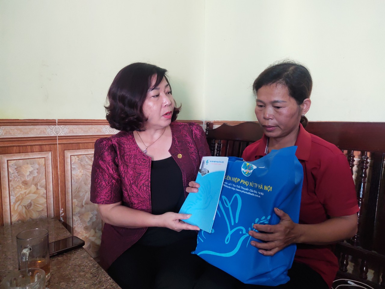 Hội LHPN Hà Nội thăm, tặng quà người có công, gia đình chính sách tại huyện Ứng Hòa, Thạch Thất - ảnh 6