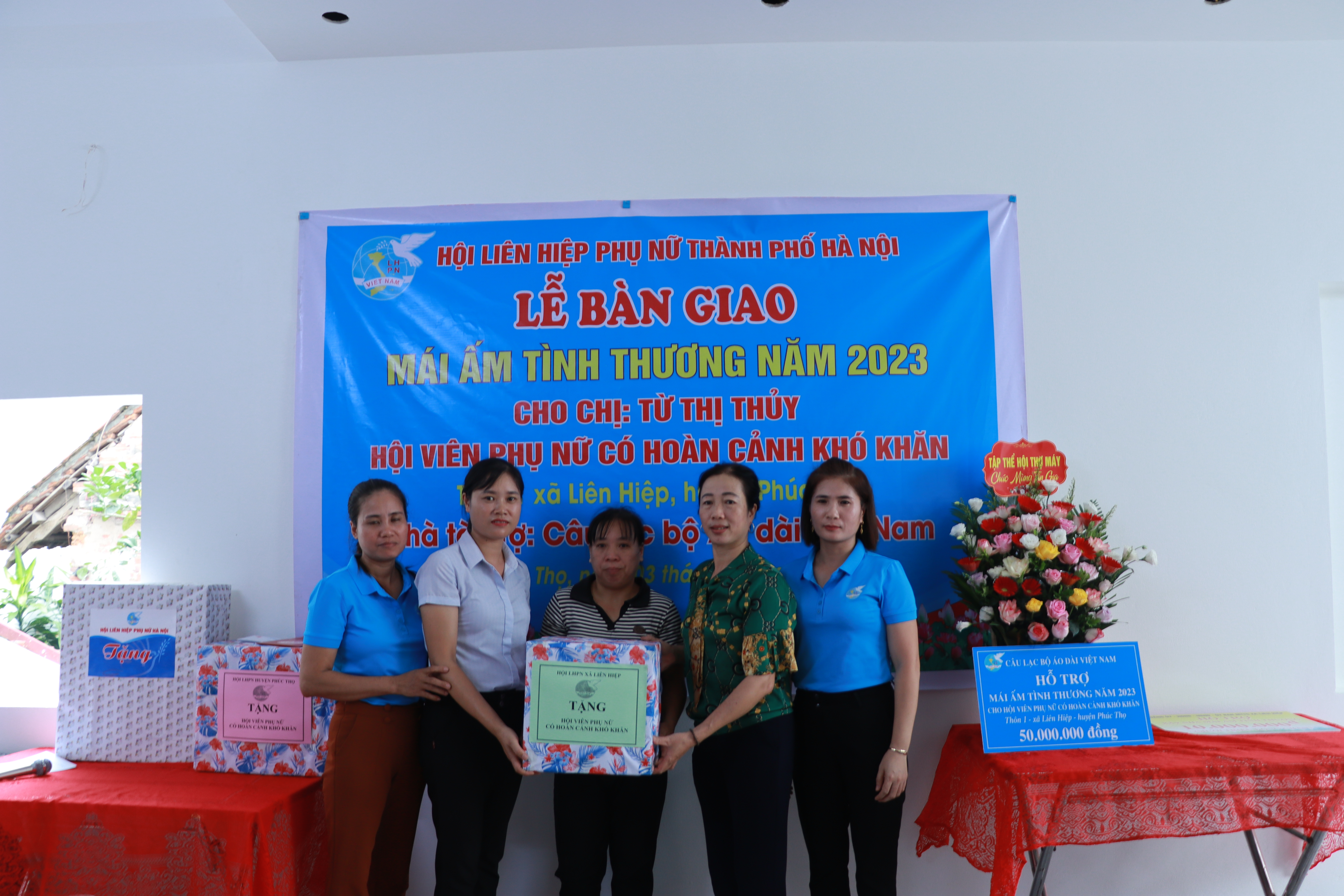 Hội LHPN Hà Nội: Bàn giao mái ấm tình thương cho phụ nữ khó khăn tại huyện Phúc Thọ - ảnh 7