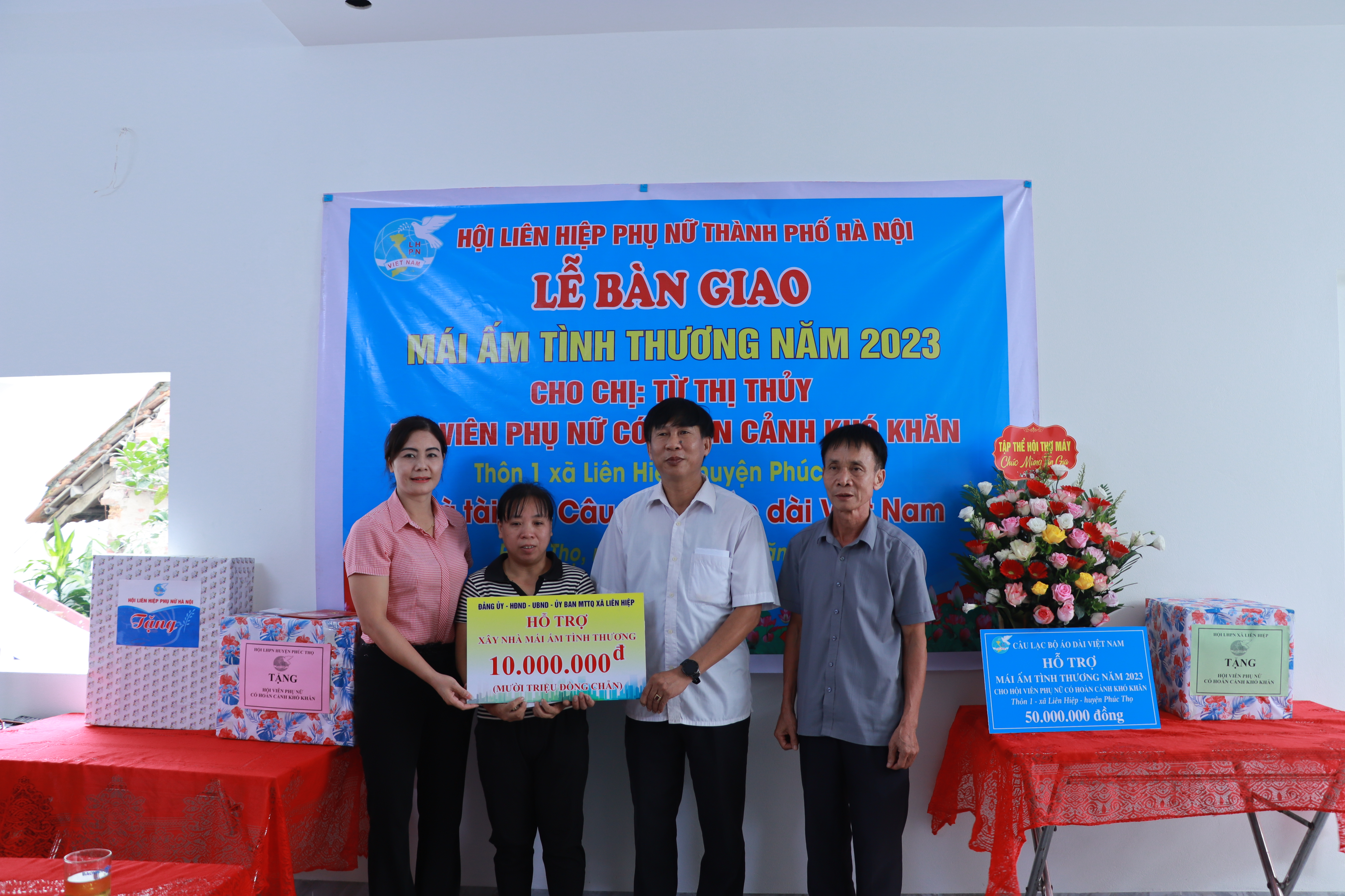 Hội LHPN Hà Nội: Bàn giao mái ấm tình thương cho phụ nữ khó khăn tại huyện Phúc Thọ - ảnh 10