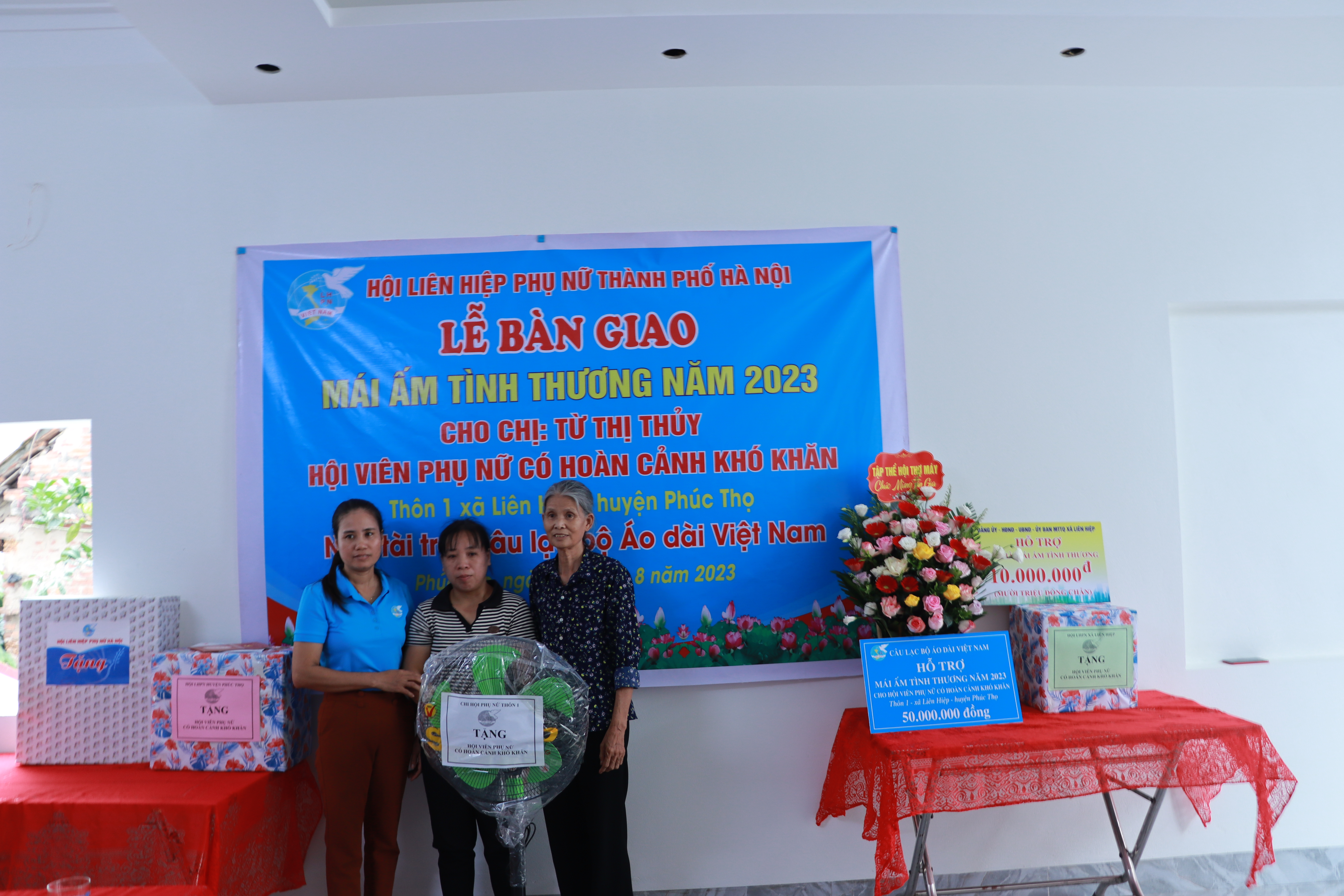 Hội LHPN Hà Nội: Bàn giao mái ấm tình thương cho phụ nữ khó khăn tại huyện Phúc Thọ - ảnh 8