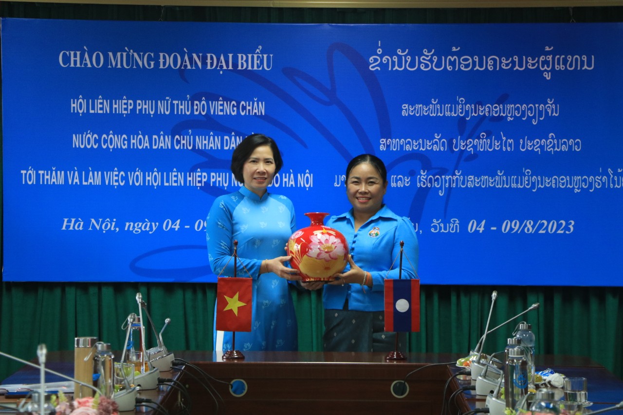 Thăm, chia sẻ kinh nghiệm công tác Hội với Hội LHPN Hà Nội - ảnh 20
