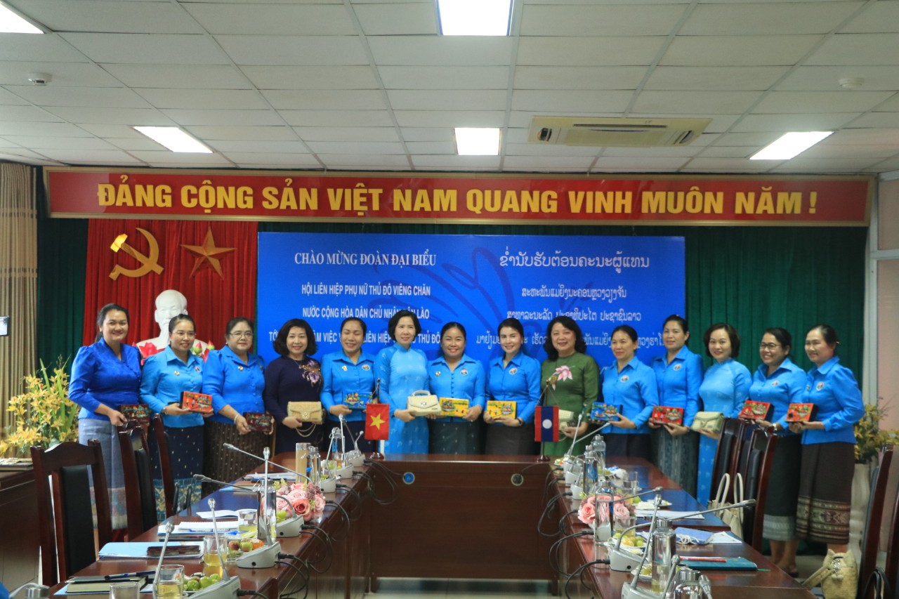 Thăm, chia sẻ kinh nghiệm công tác Hội với Hội LHPN Hà Nội - ảnh 19