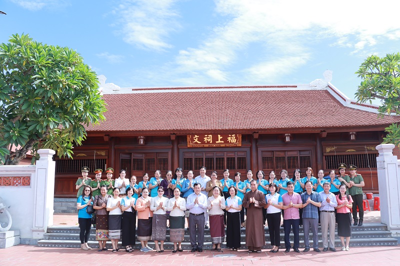 Đoàn đại biểu Hội LHPN Thủ đô Viêng Chăn thăm, học tập kinh nghiệm mô hình phát triển du lịch sinh thái làng nghề - ảnh 7