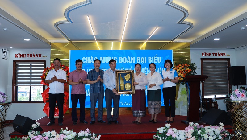 Đoàn đại biểu Hội LHPN Thủ đô Viêng Chăn thăm, học tập kinh nghiệm mô hình phát triển du lịch sinh thái làng nghề - ảnh 14