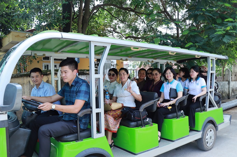 Đoàn đại biểu Hội LHPN Thủ đô Viêng Chăn thăm, học tập kinh nghiệm mô hình phát triển du lịch sinh thái làng nghề - ảnh 8
