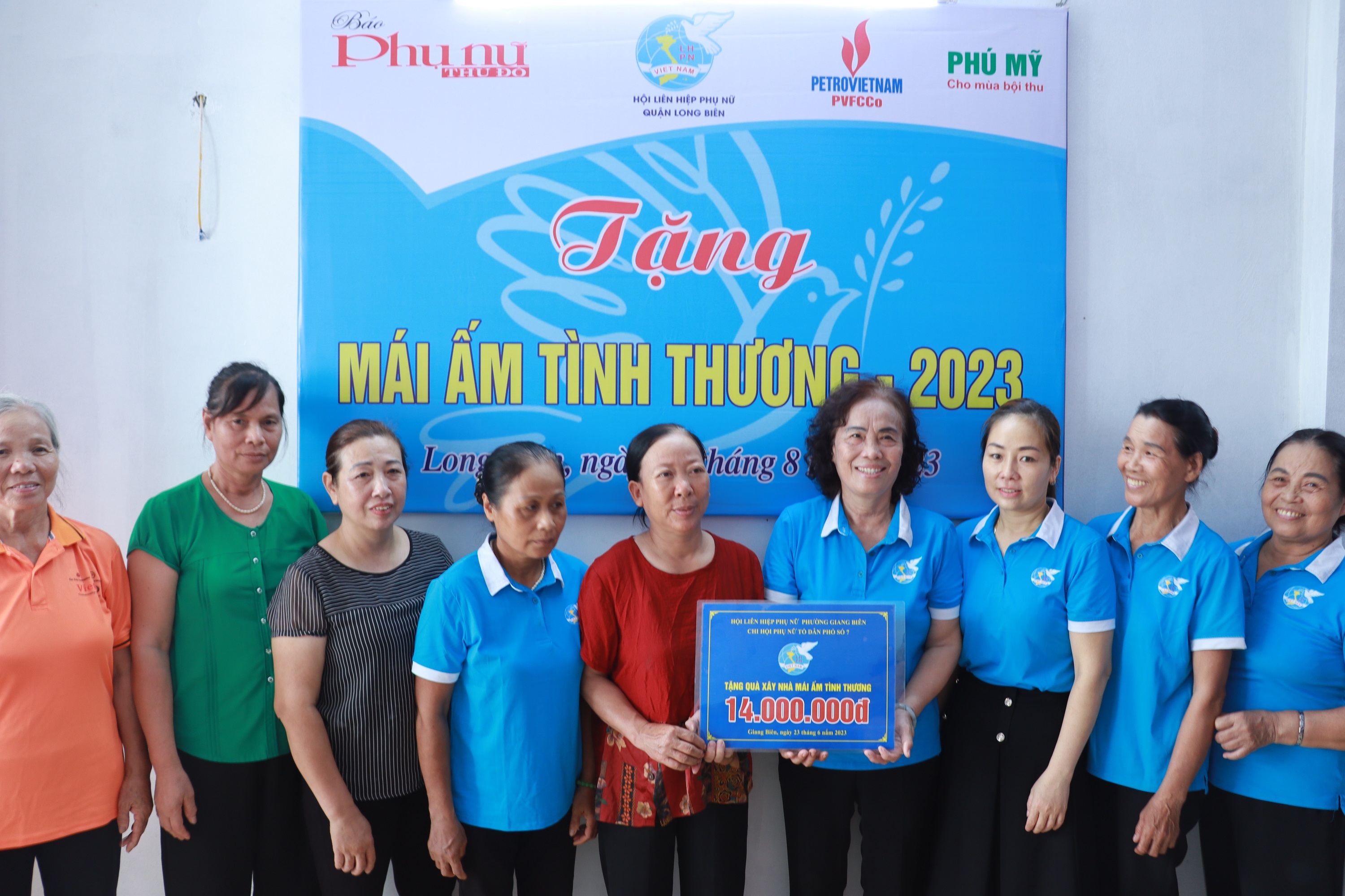 Bàn giao mái ấm tình thương cho phụ nữ khó khăn tại quận Long Biên - ảnh 11