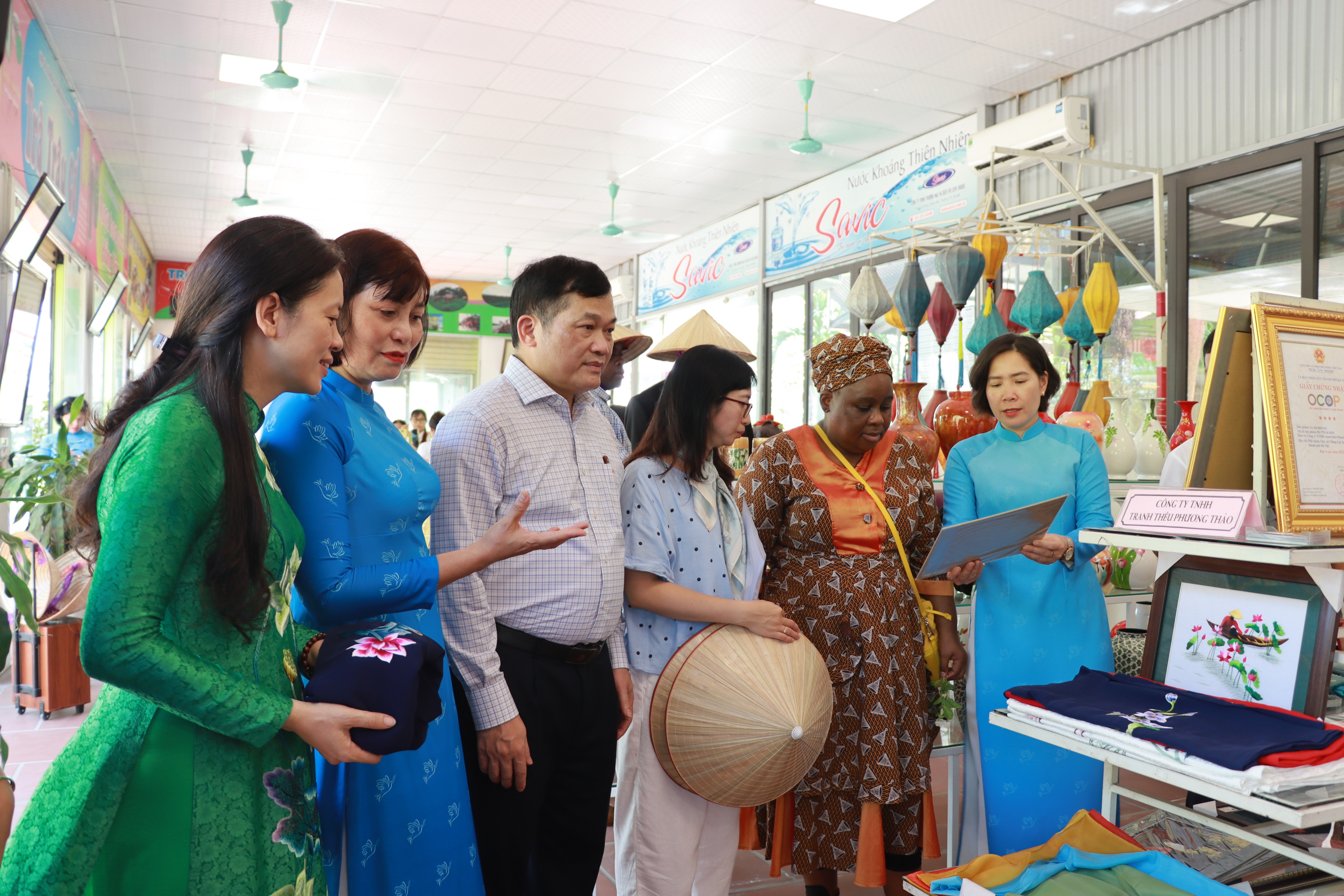 Đoàn đại biểu Nam Phi thăm và làm việc tại huyện Thường Tín, TP Hà Nội - ảnh 11