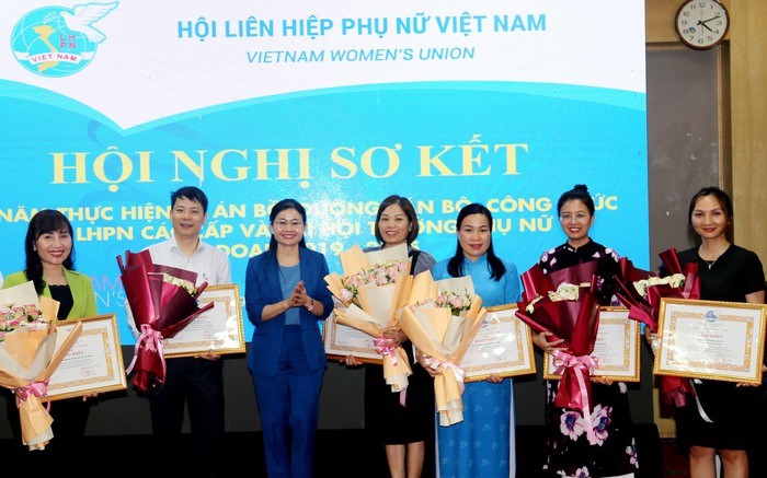 Khen thưởng 10 tập thể, 5 cá nhân có thành tích xuất sắc trong công tác bồi dưỡng cán bộ Hội - ảnh 2