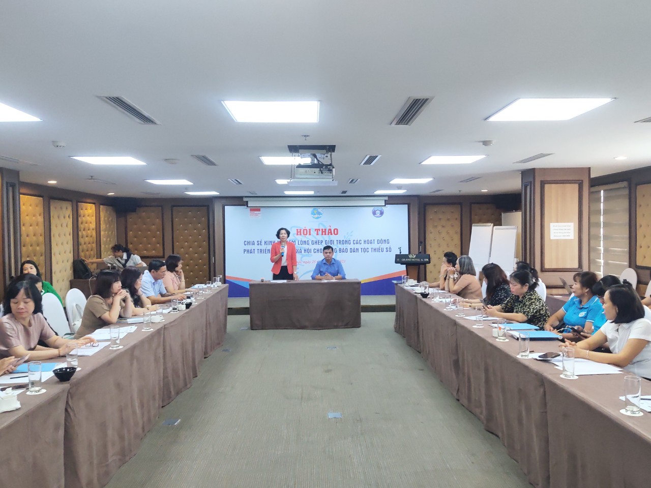 Lồng ghép giới trong các hoạt động phát triển kinh tế-xã hội cho đồng bào dân tộc thiểu số - ảnh 8