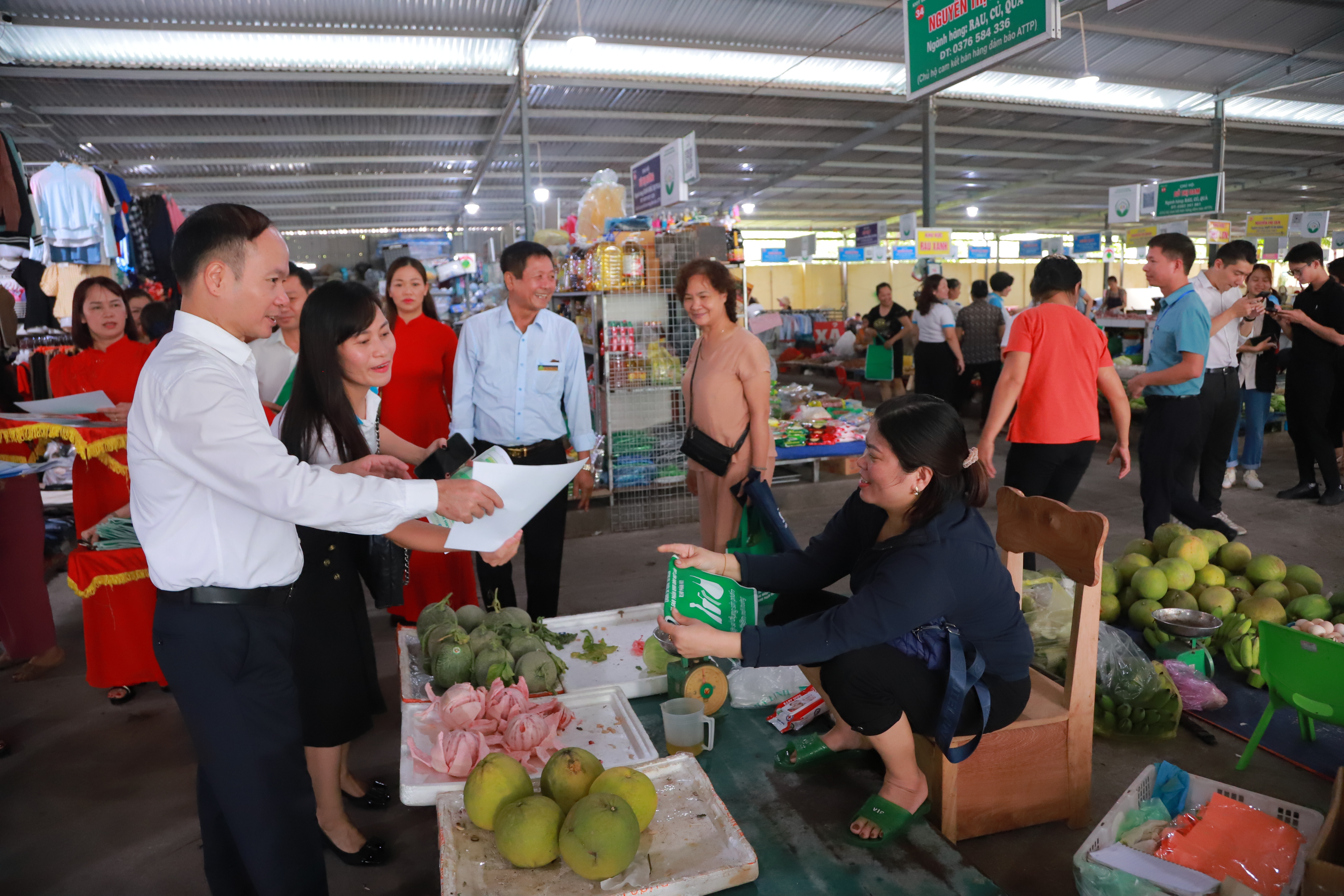 Ra mắt mô hình “Chợ Văn minh – An toàn – Hiệu quả” - ảnh 9