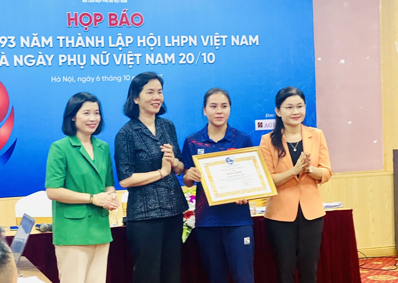 Biểu dương 293 Chủ tịch Hội Phụ nữ cơ sở giỏi vào dịp 20/10 - ảnh 4