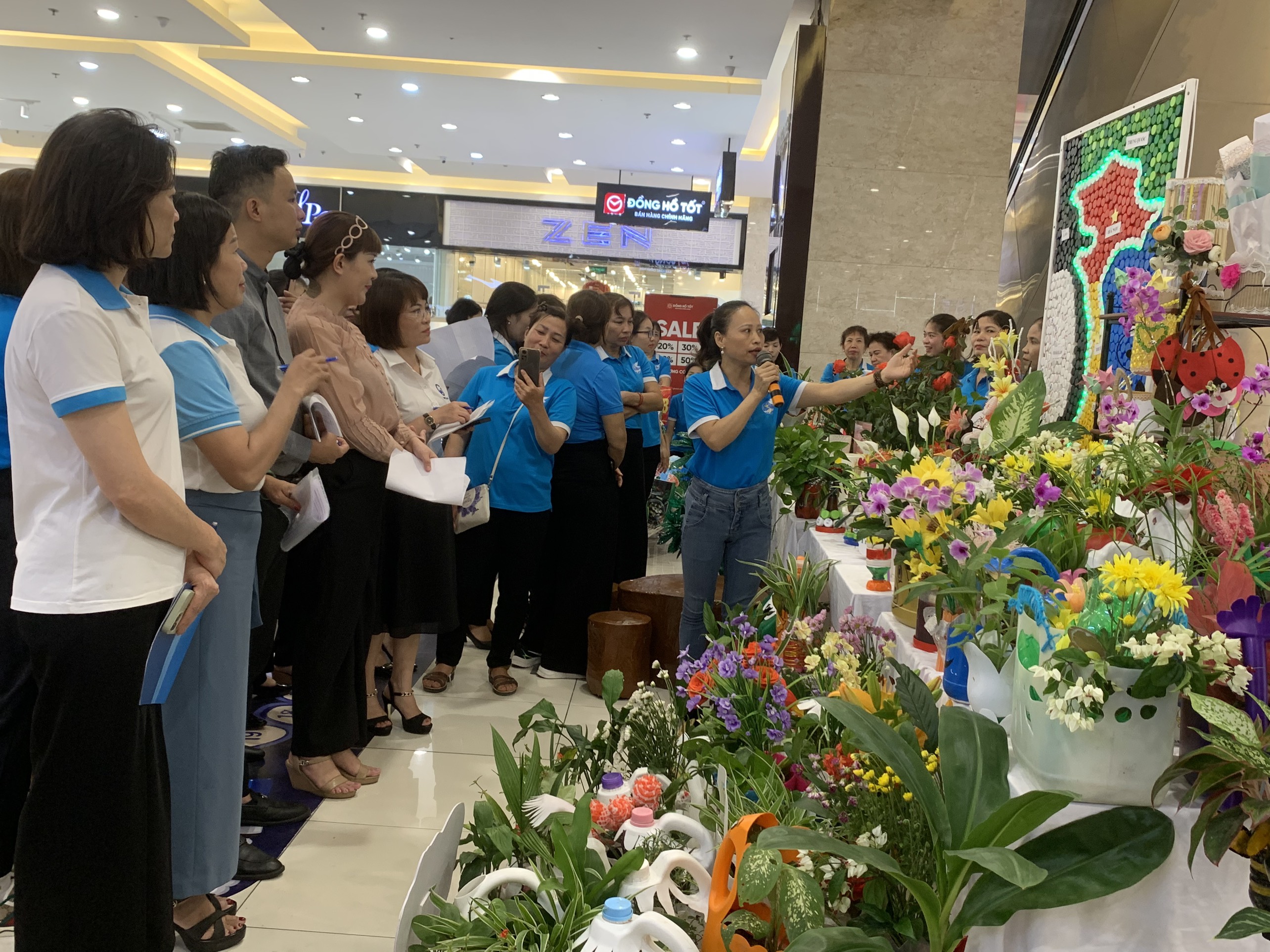 Tưng bừng Ngày hội phụ nữ Long Biên khởi nghiệp sáng tạo năm 2023 - ảnh 4