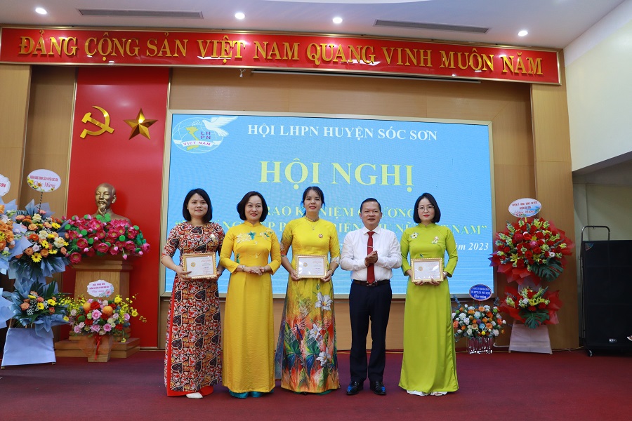 Hội LHPN huyện Sóc Sơn: Kết nạp 9 hội viên danh dự là nam giới - ảnh 3