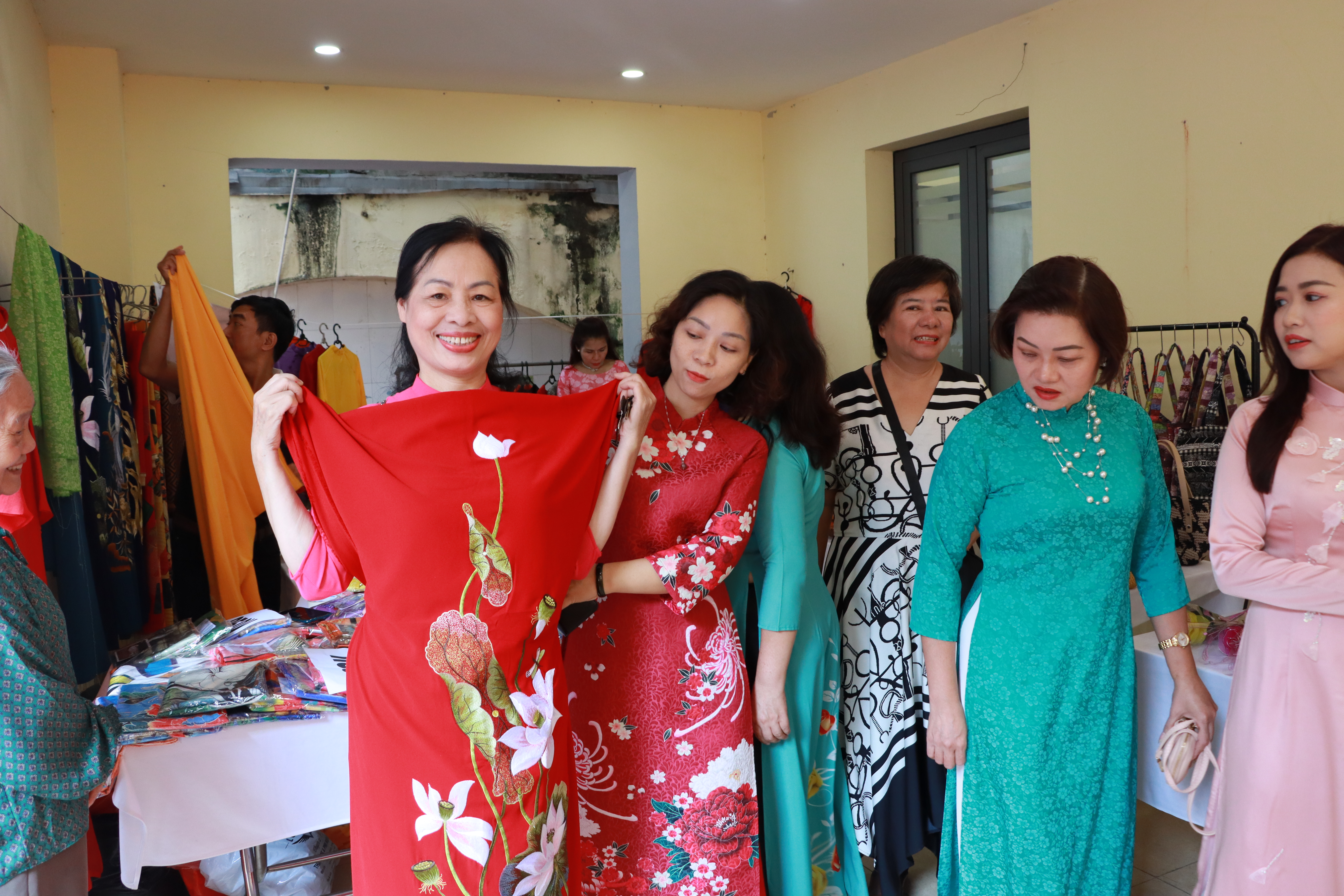 Sôi nổi Ngày hội Phụ nữ Hoàn Kiếm sáng tạo khởi nghiệp năm 2023 - ảnh 16
